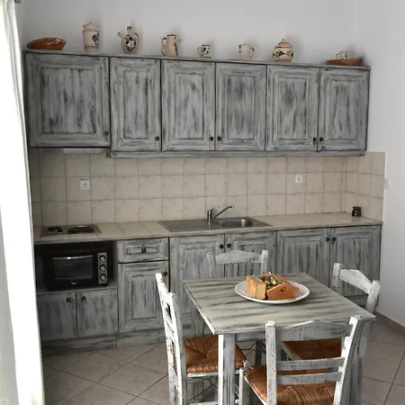 Catsalos Pera Gyalos