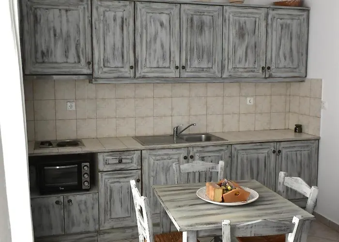 Catsalos Pera Gyalos